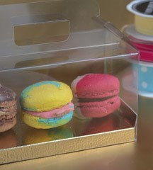 Clear PVC jar case displaying small cakes